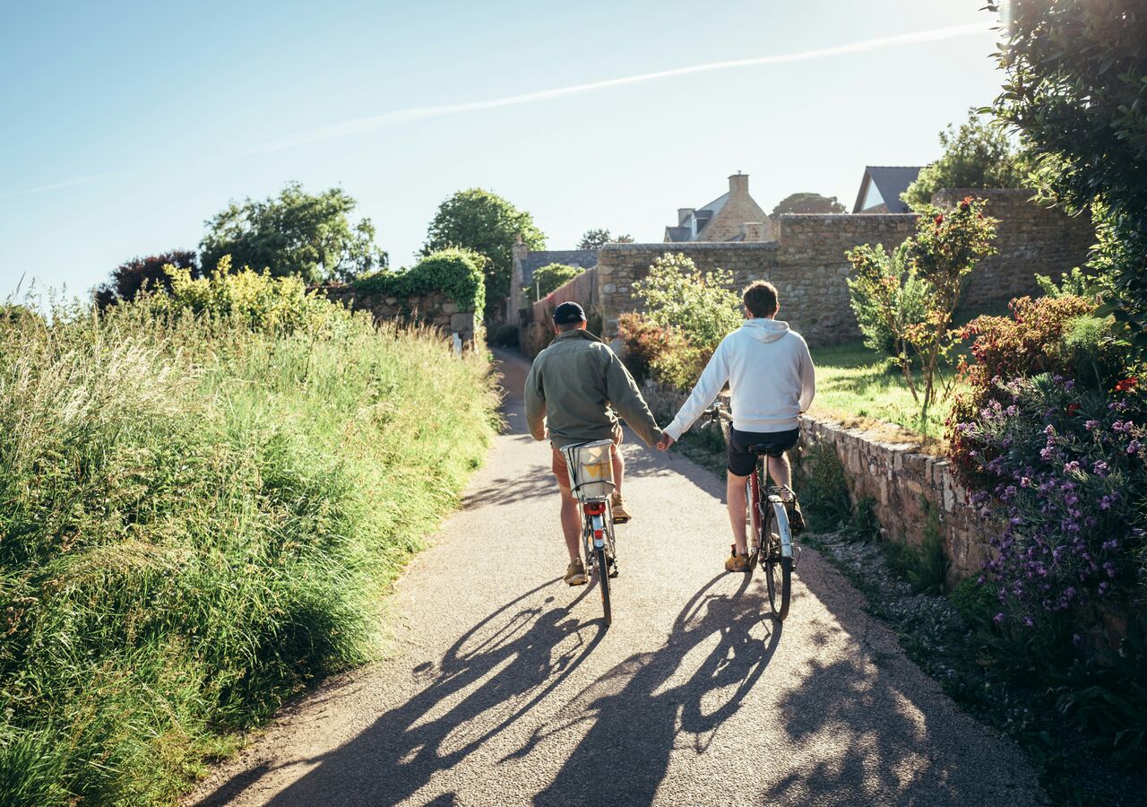 Cycling Connections: How to Find Like-Minded Biking Buddies for Safely Shared Adventures